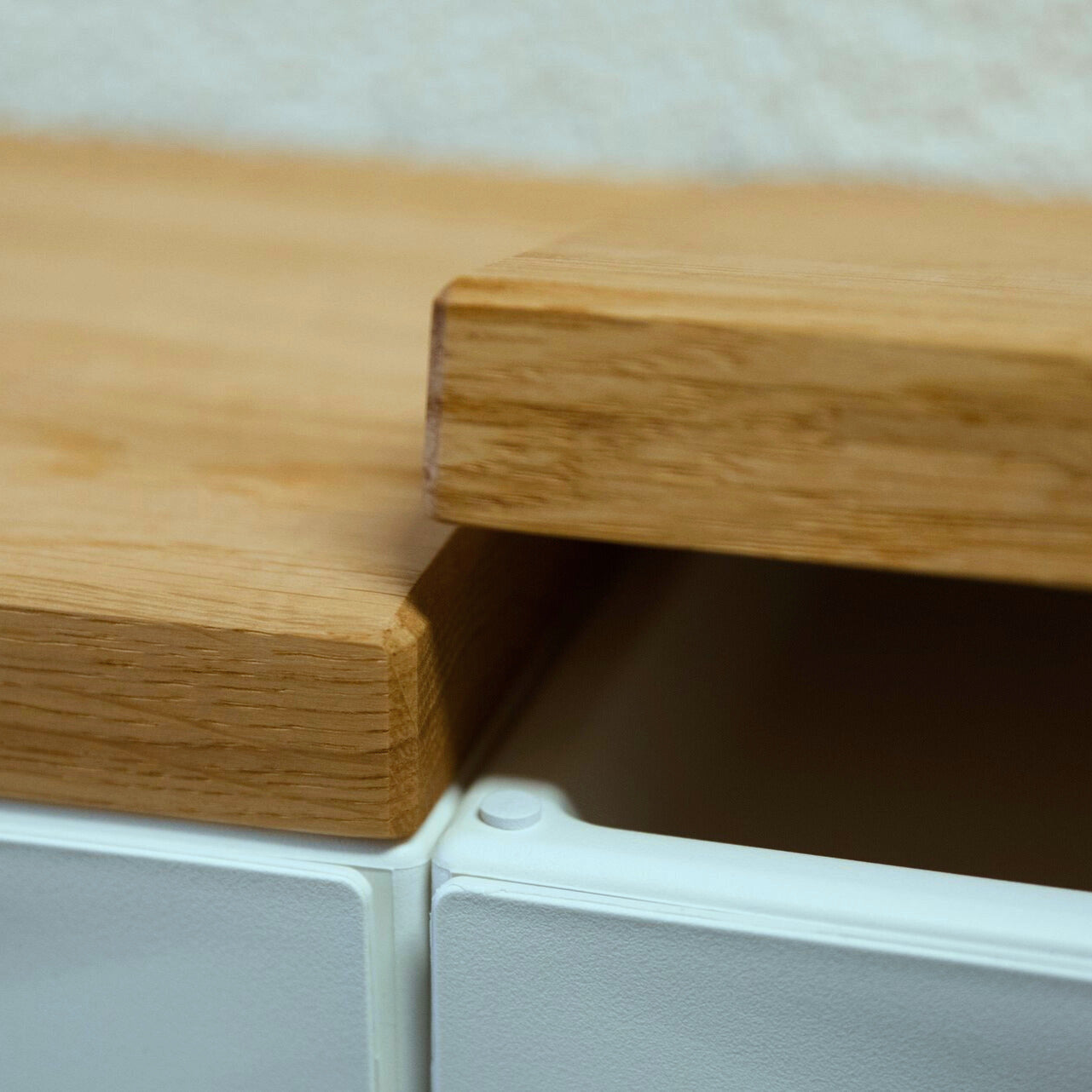 Handgefertigte Abdeckplatte aus massiver Eiche für deine IKEA Trones Schuhschränke