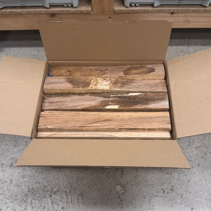 Eichen-Brennholz 8–9 kg Karton – 35 cm Scheitlänge, 8–12 % Restfeuchte, Kaminholz für Kamin, Ofen & Feuerschale