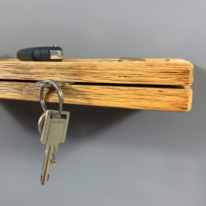 Rustikales Schlüsselbrett aus Massivholz Eiche - magnetisch & mit Ablage
