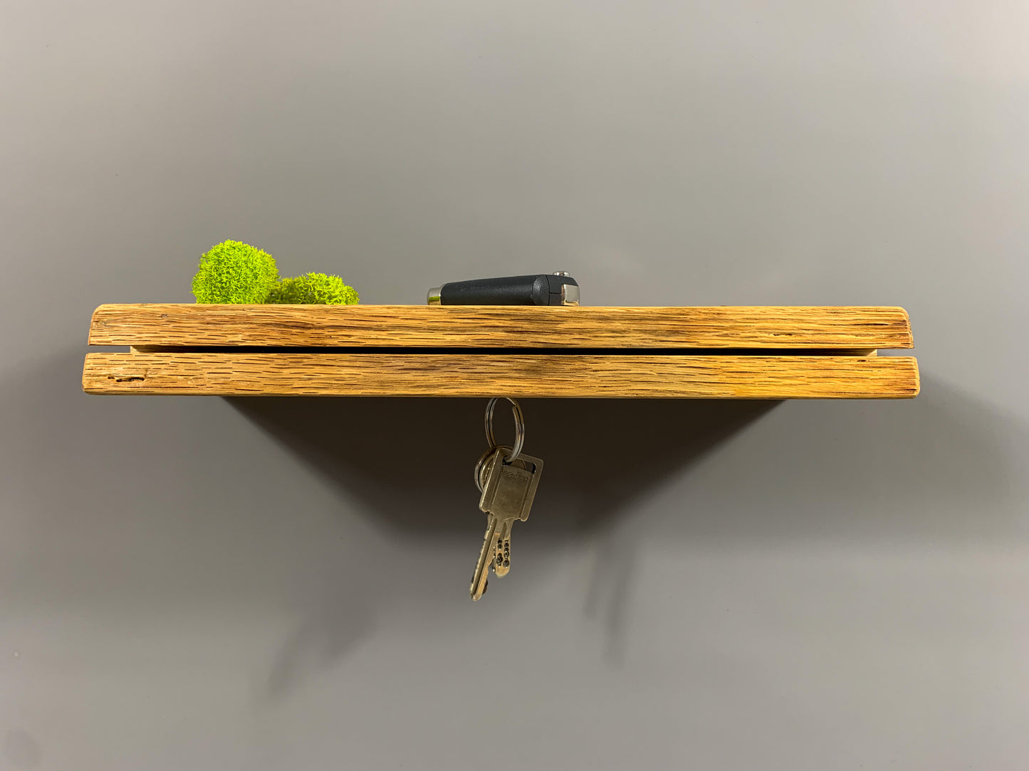 Rustikales Schlüsselbrett aus Massivholz Eiche - magnetisch & mit Ablage
