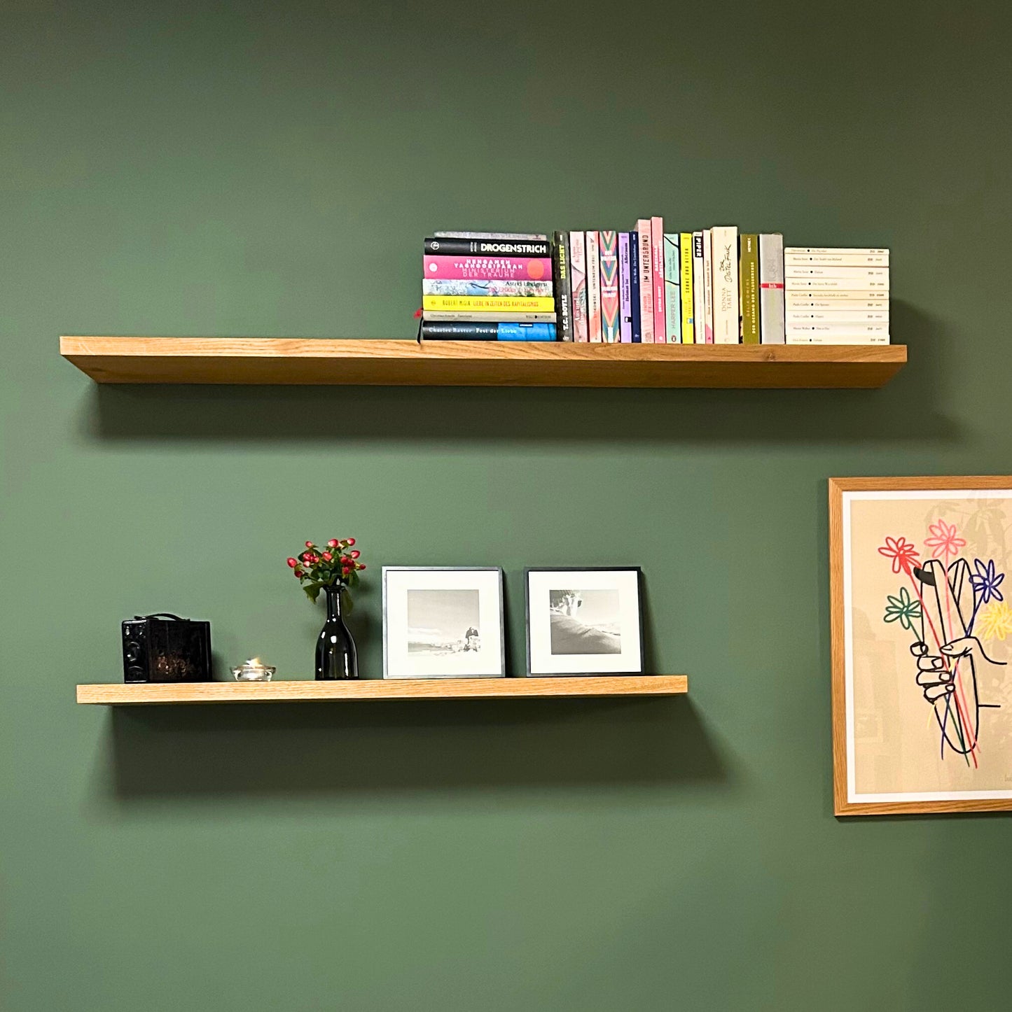 Schwebendes Massivholz Wandregal aus Eiche nach Maß